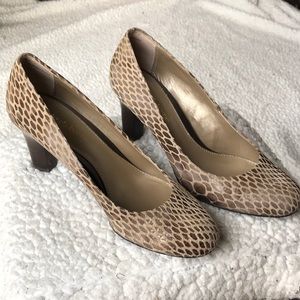 Liz Clairborne women’s shoes Sz  6.5